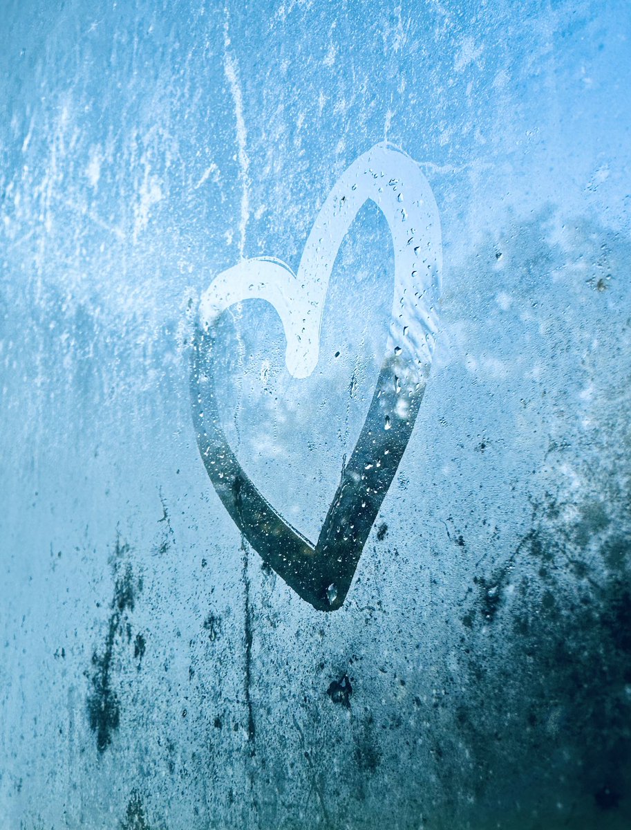 MandyLSimard's tweet image. Good Thursday Everyone! 

Happy Thanksgiving to all my American friends today! 

Thanksgiving reminds us 
to give thanks and to count 
our blessings. 

Remember to take a moment 
to appreciate all the good in your life.