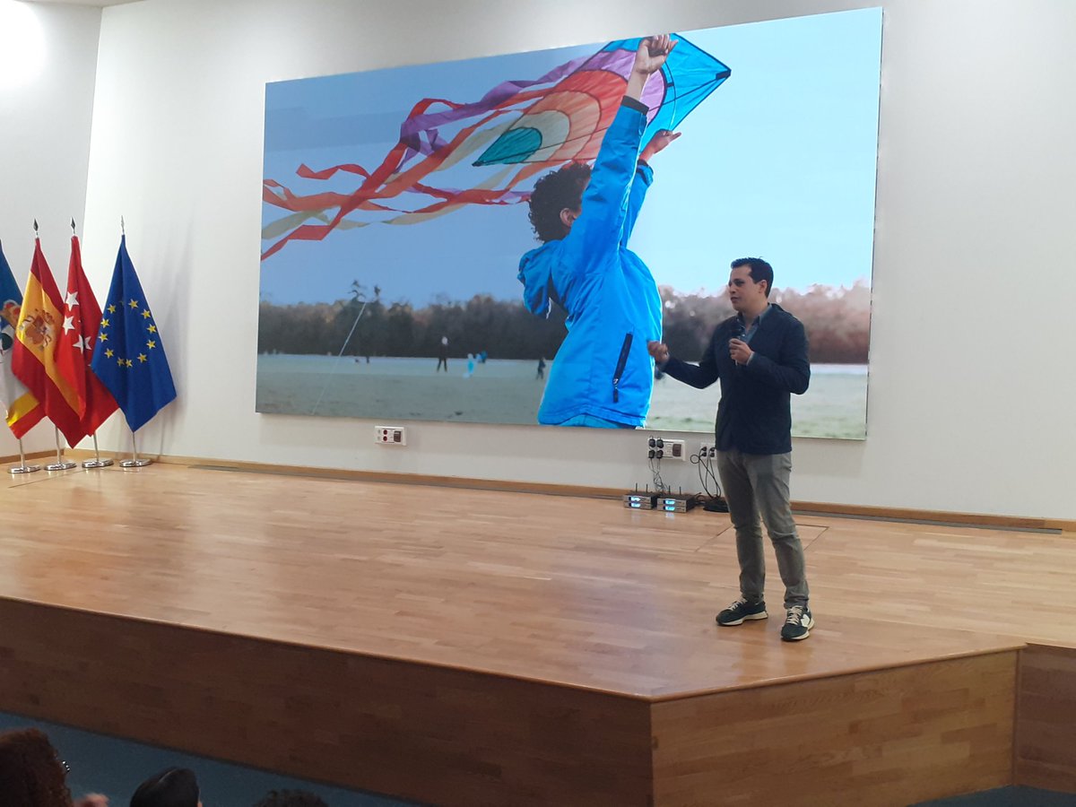 LasRozasNext's tweet photo. @jdelauz @Ayto_Las_Rozas La tecnológica @HPEspana
es una de las #Empresas que han venido a #UMatchLasRozas2024 a conectar con el #talento de Madrid.

Carlos Marina, Chief Staff de la compañía, ha animado a los asistentes a poner pasión en todo lo que hagan. ¡Es clave para el #Trabajo y para la vida! https://t.co/fVxhPk6Vuj