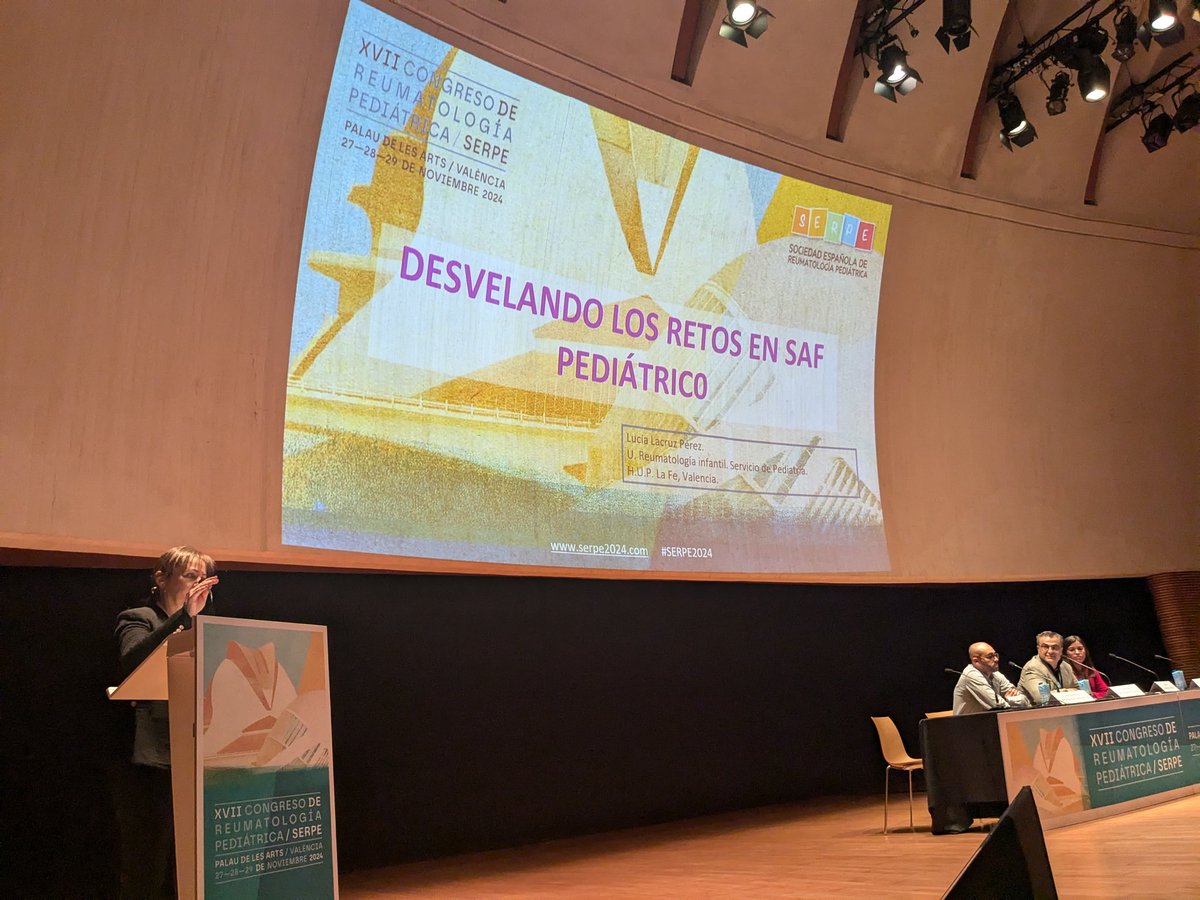 ser_erna's tweet image. Mesa de sistémicas en #serpe2024
Espacio para la Dermatomiosiria juvenil #DMJ de mano de la Dra Carriqui y para el Síndrome Antifosfolípido #SAF en la infancia por la Dra  Lacruz