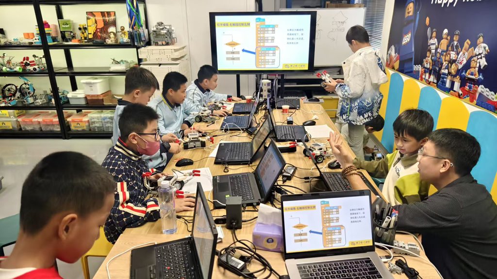 zmrobot's tweet photo. Cultivating children's independence, can learn more quickly not only robotics !
   —— ZMROBO WiseKit
#education #coding #ZMROBO #robotics #AI #k12education #k12schools #pythonprogram #STEM #build #play #create #kids #solutions #student #competition #robotics #training #children https://t.co/thuz5BqG6r