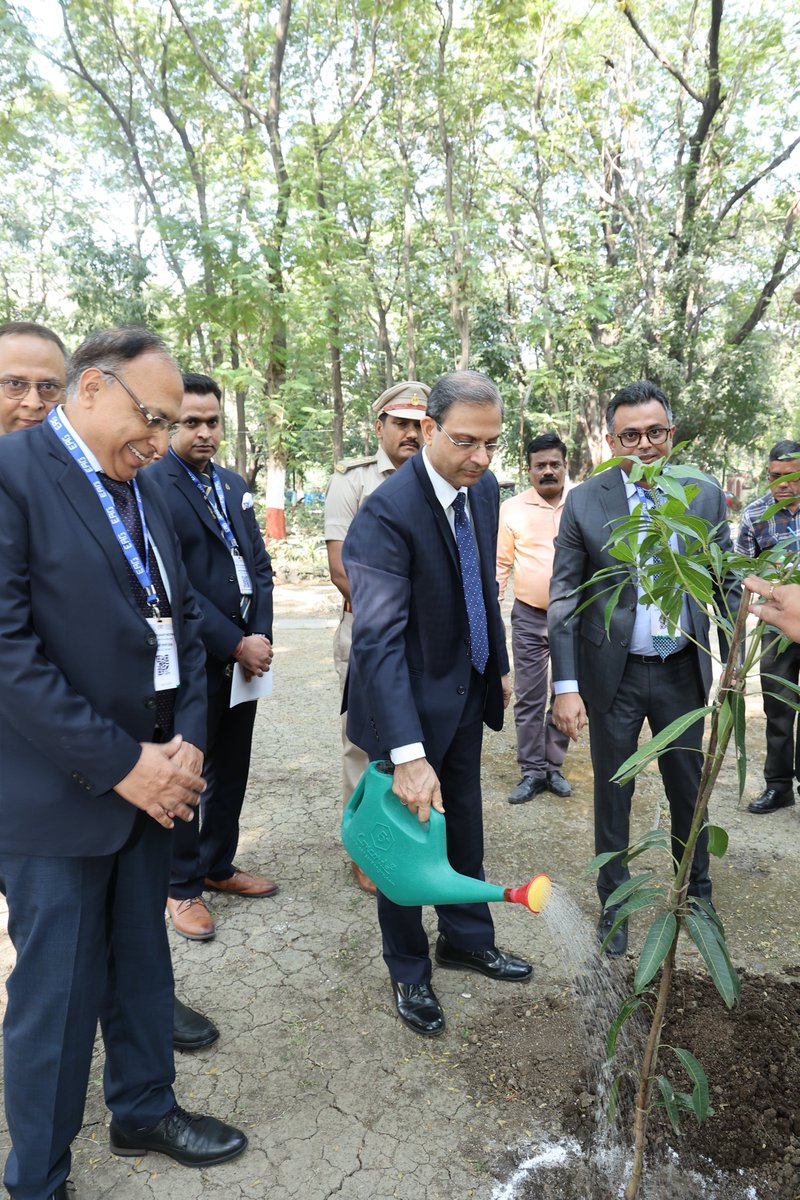EXCISECGST's tweet image. Hon&apos;ble Revenue Secretary, GoI, Shri Sanjay Malhotra, visited O/o Commissioner, CGST &amp;amp; Central Excise, Manik Bagh Palace, Indore. Performance review of Bhopal Zone took place after plantation along with Shri C.P. Goyal, CC. @cbic_india @cgstbhopalzone