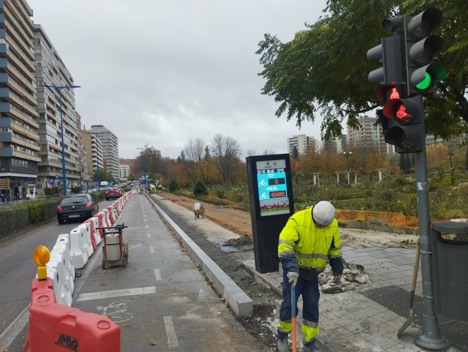 GiovanniOlcese's tweet photo. 🔴Hoy se ha conocido la sentencia que anula la ordenanza que permitía el carril bici de Isabel la Católica en Valladolid.
🌷@EcologistasVall ha sido quien ha denunciado que la ordenanza no se ajusta a derecho, tumbándola. 
👉Vamos a explicar los hechos y las consecuencias.
👇🧵 https://t.co/UCj5BPRSO5