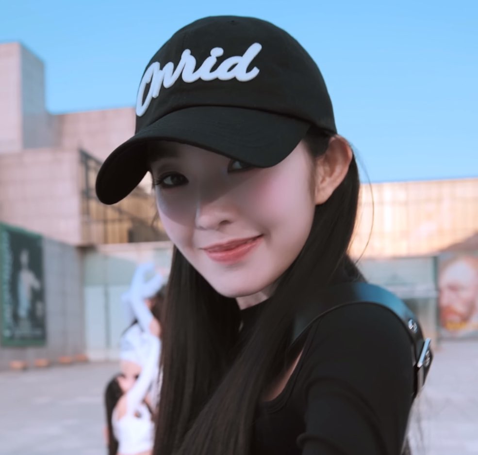 tyarenebae's tweet photo. the face                                                                the body https://t.co/peO5U3Cz0G
