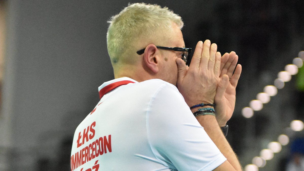 LKS_Commercecon's tweet photo. Trener Alessandro przypomina📢

W sobotę (30.11) o 12:30 widzimy się na meczu z BKS Bostik ZGO Bielsko-Biała🏐

Wejściówki on-line:
https://t.co/qJcyGKCS0X

W dniu meczu bilety również w kasie Sport Areny od 11:30.

Ceny biletów i zniżki:
https://t.co/NF1JYq7tGL https://t.co/vFW8E3tJ6M