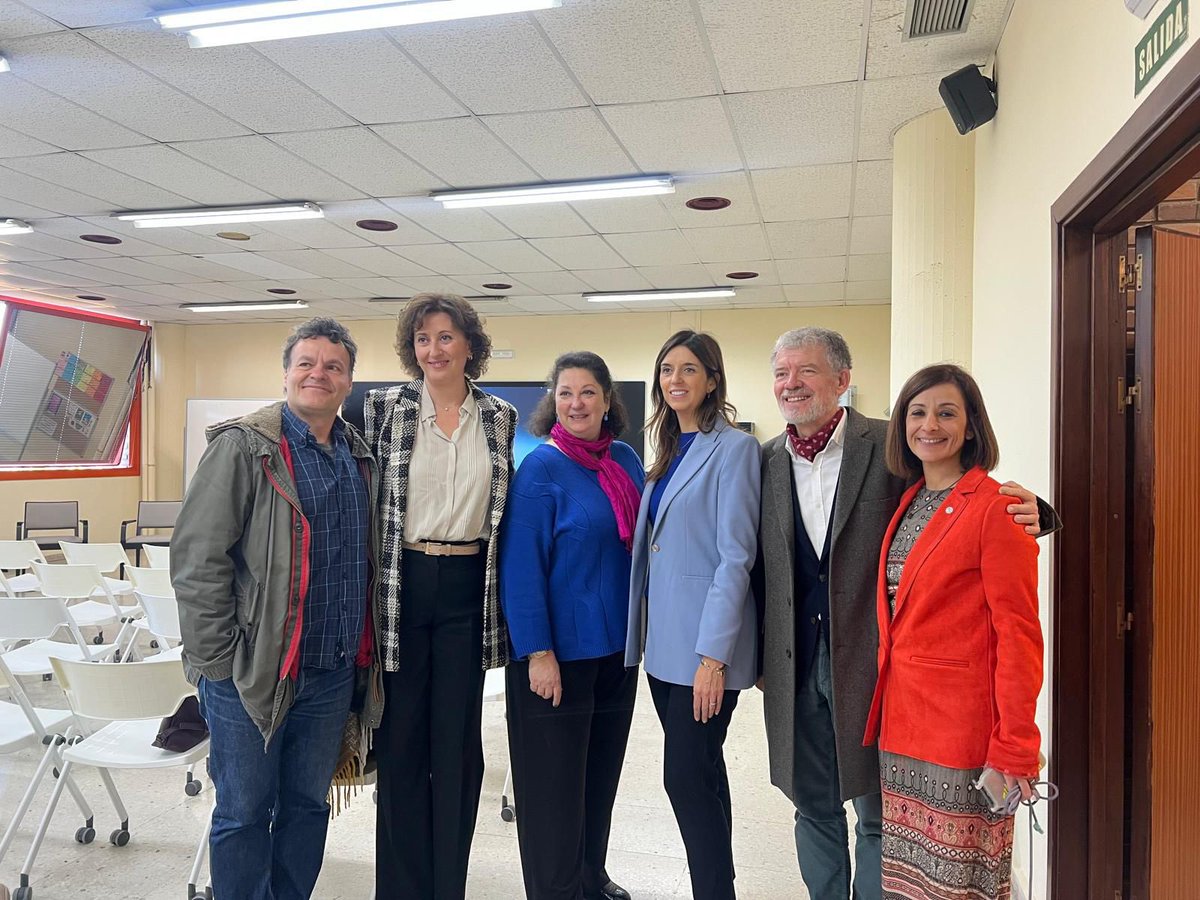 Nuestra decana, <a href="/BelenNovillo19/">Belen Novillo García</a>, ha sido la encargada de dar la bienvenida a los asistentes a la 👉 I Jornada de Trabajo Social: academia, profesión y sociedad.

Un encuentro para reflexionar, construir redes y fortalecer la práctica del #TrabajoSocial.