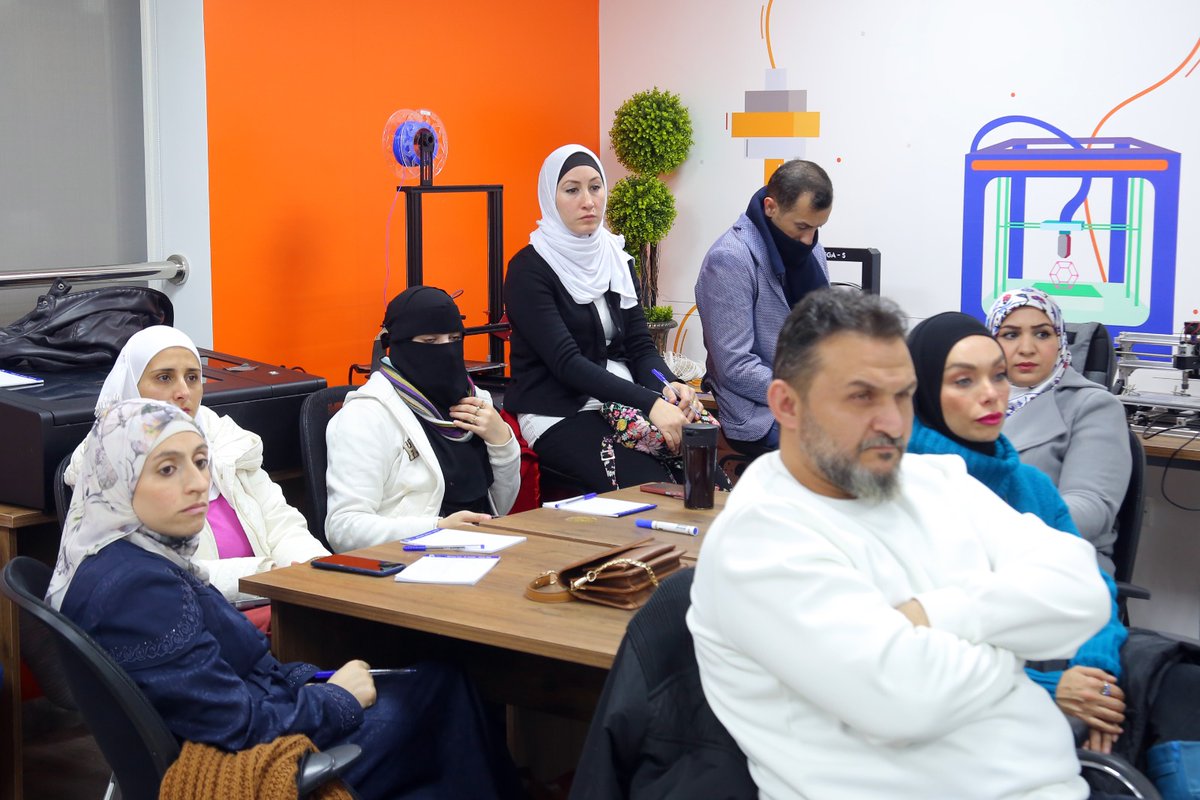 jordanriverfdn's tweet photo. تدريب مجموعة من مستفيدي مشروع"حاضنة الأعمال الخضراء" بالشراكة مع نقابة المهندسين في مركز "رام"، وذلك في إطار جهودها لتعزيز التنمية المستدامة ودعم المشاريع الصديقة للبيئة عبر بناء قدرات رواد الأعمال الشباب في عمّان وإربد والمفرق والزرقاء بدعم من @GGGIJordan وبتمويل من KOICA
#JRCEP https://t.co/tTO3v85RQs