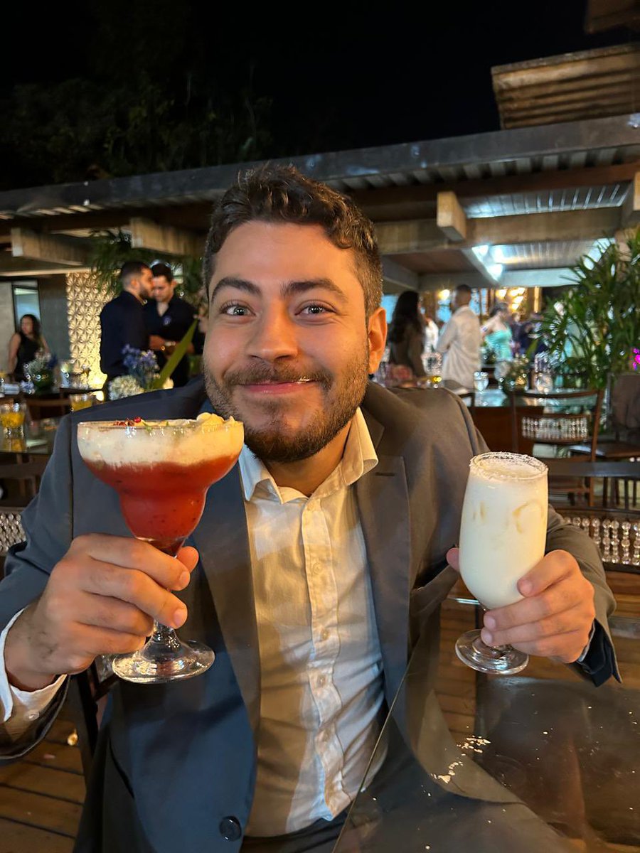 daniel escreveu um livro chamado CELESTE ☀️🥂 tweet media