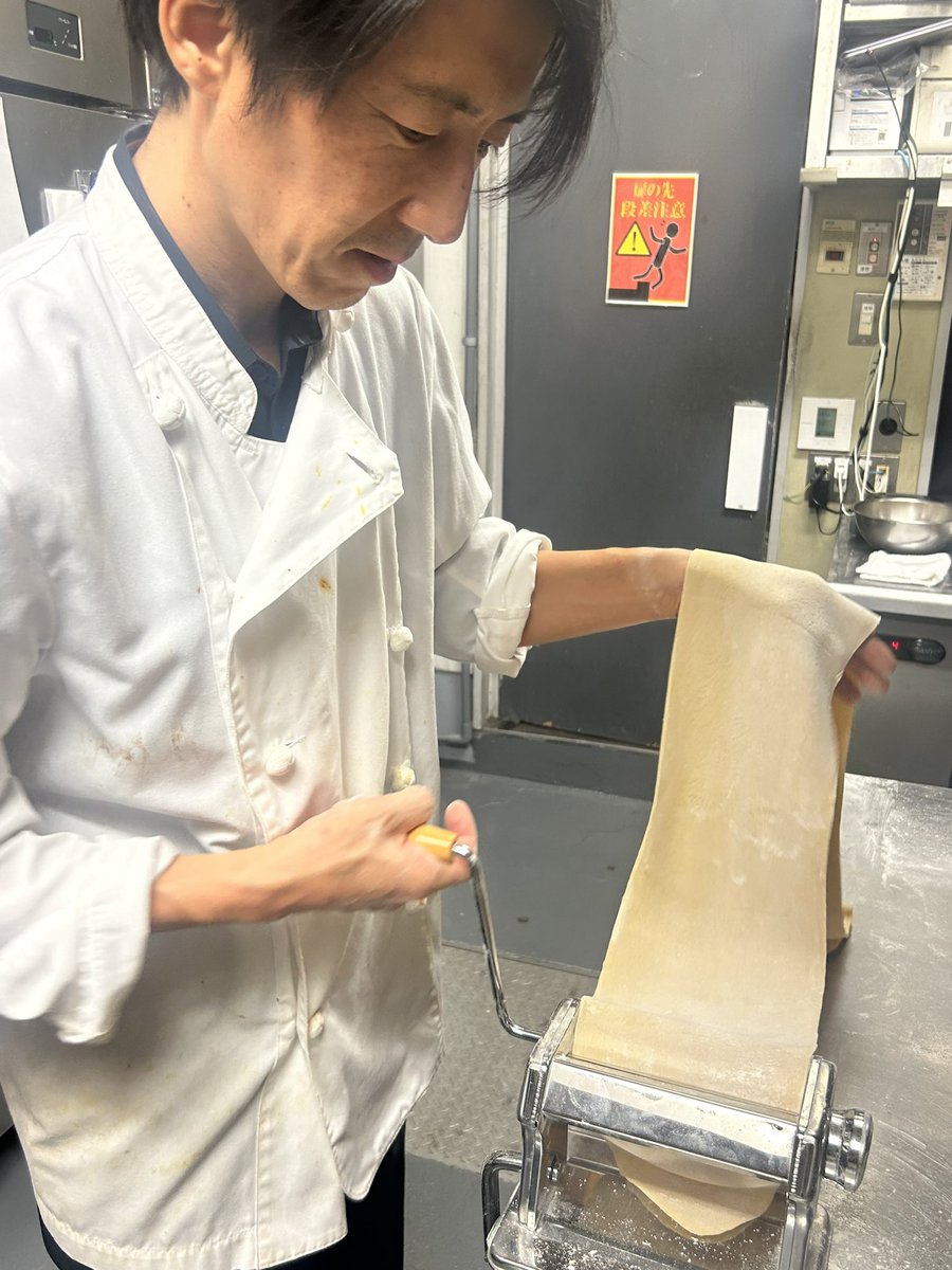 📣正社員募集中📣

〈キッチンスタッフ〉
通常業務のほかにコース・ビュッフェ・季節限定メニュー等の考案まで自由に取り組めます！

🏥各種社会保険完備
🚃交通費全額支給
🍽まかない有
💇髪型自由
🏕️夏季・年末年始 大型連休あり
🎶業務に積極的な方 大歓迎

ご応募は電話にて📞
TEL 03-3549-6010