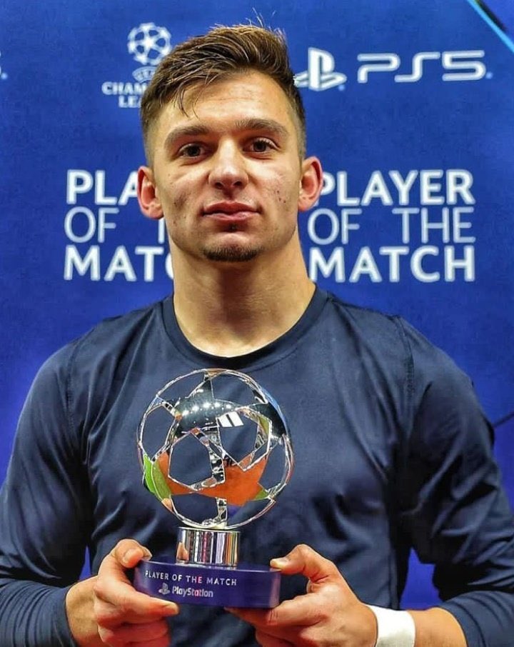 FabrizioRomano's tweet photo. ⚪️⚫️ Francisco Conceição on his future: “I’m so, so happy at Juventus. I love being here. Then it’s up to the clubs…”.

Juventus and Porto have already verbally planned for deal to be agreed in 2025 as Conceição’s part of Juve project. https://t.co/WBwy1ECt8l