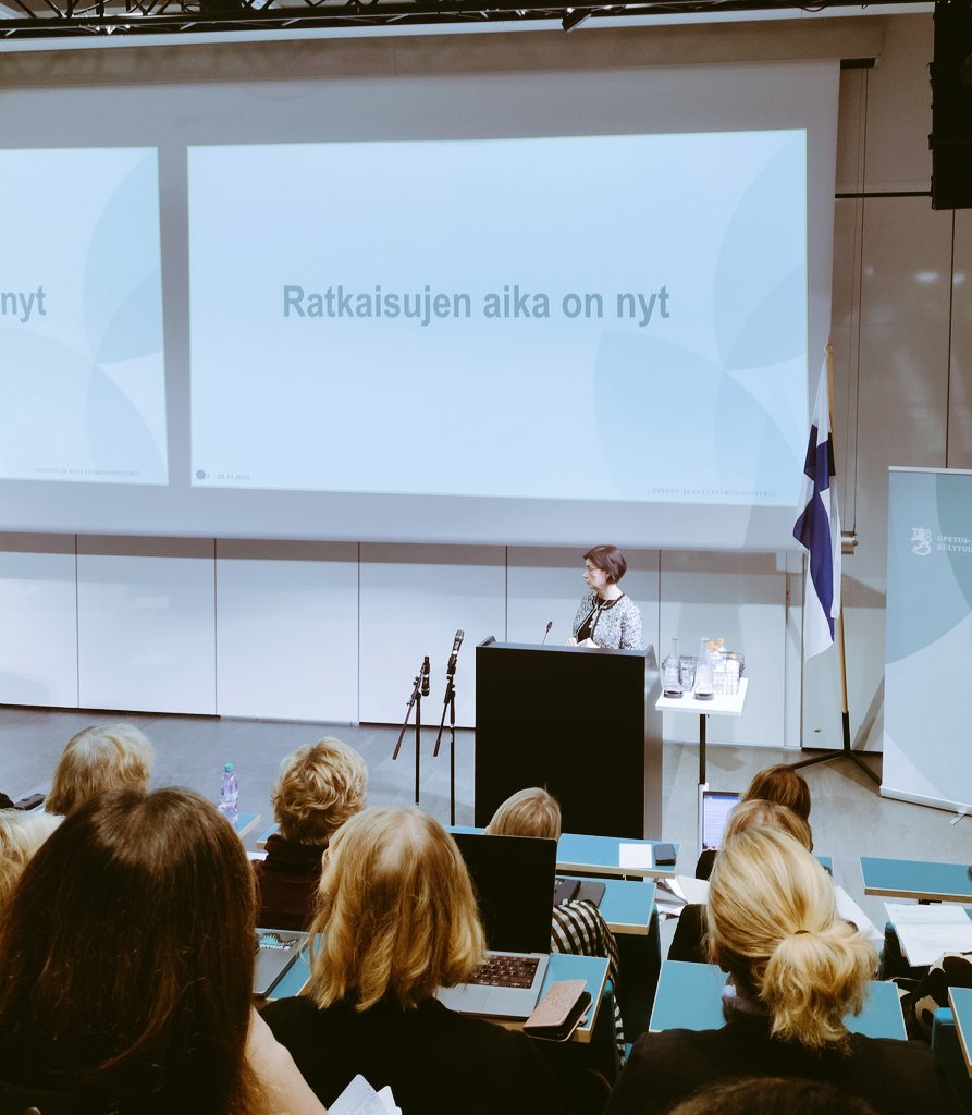 Korkeakoulujen ja tiedelaitosten johdon seminaarin "key notessa"  <a href="/okmfi/">Opetus- ja kulttuuriministeriö</a> kansliapäällikkö @AnitaOKM toteaa, että jatkossa ilman maahan muuttaneita voidaan valmistautua sammuttamaan valoja joistakin kohteista.