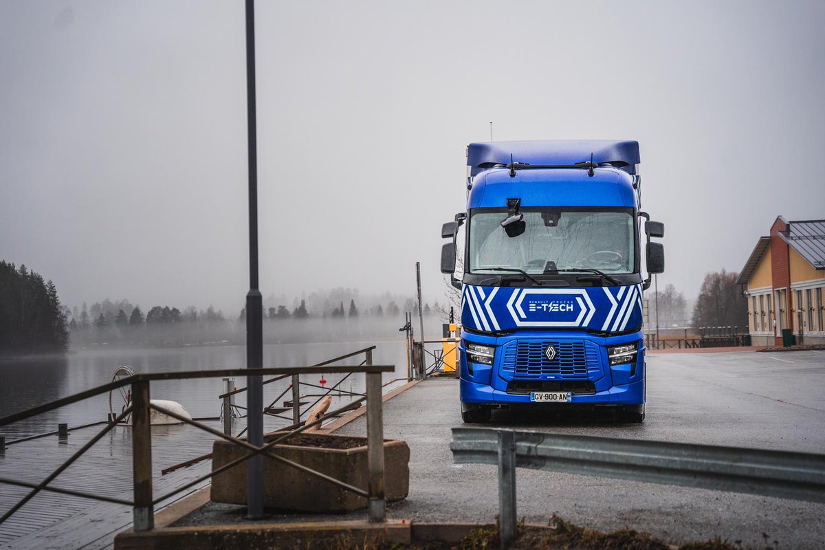 RenaultTrucksCo's tweet photo. 🚛✨ The Renault Trucks Diamond Echo is in Oulu, surrounded by misty lakes and snowy forests ❄️🌲

🎅 Last call for letters!
Today’s the final day to send your kids' wishes to Santa! 👉 contact@renault-trucks.com 🎁

Next stop: Rovaniemi! 🌌
#RenaultTrucks #RoadToSanta https://t.co/oyrajkM0la