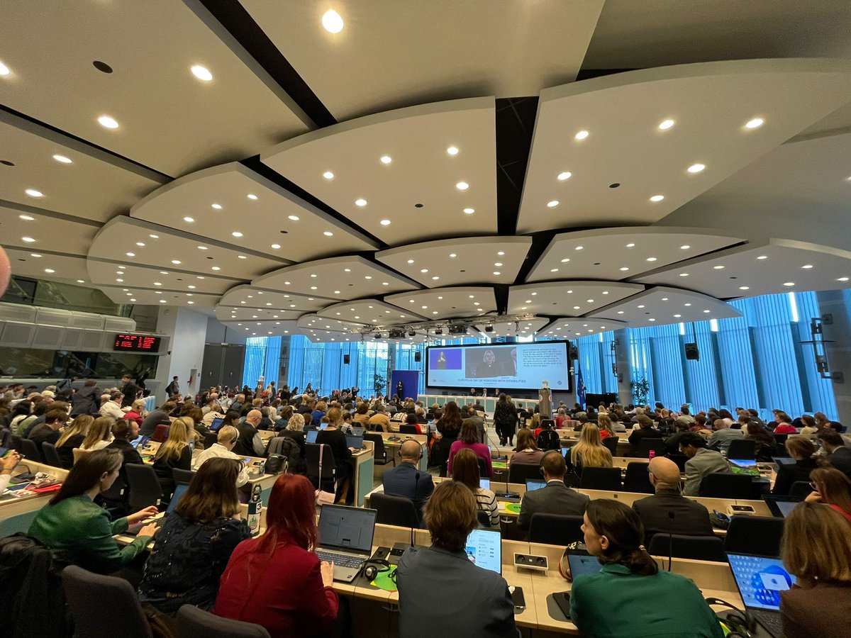 BCN_Accessible's tweet photo. Aquests dies estem a Brusel·les per a celebrar les jornades del Dia Europeu de les Persones amb Discapacitat 🇪🇺

👉 Hem coincidit amb membres d'@Asocidecat, que representen la Xarxa de Sordceguesa Europea (@EDbN_org)

#BCNinclusiva https://t.co/3eH5bLu897