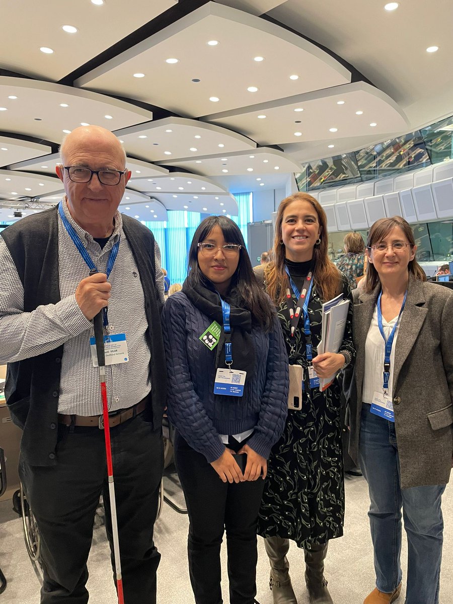 BCN_Accessible's tweet photo. Aquests dies estem a Brusel·les per a celebrar les jornades del Dia Europeu de les Persones amb Discapacitat 🇪🇺

👉 Hem coincidit amb membres d'@Asocidecat, que representen la Xarxa de Sordceguesa Europea (@EDbN_org)

#BCNinclusiva https://t.co/3eH5bLu897
