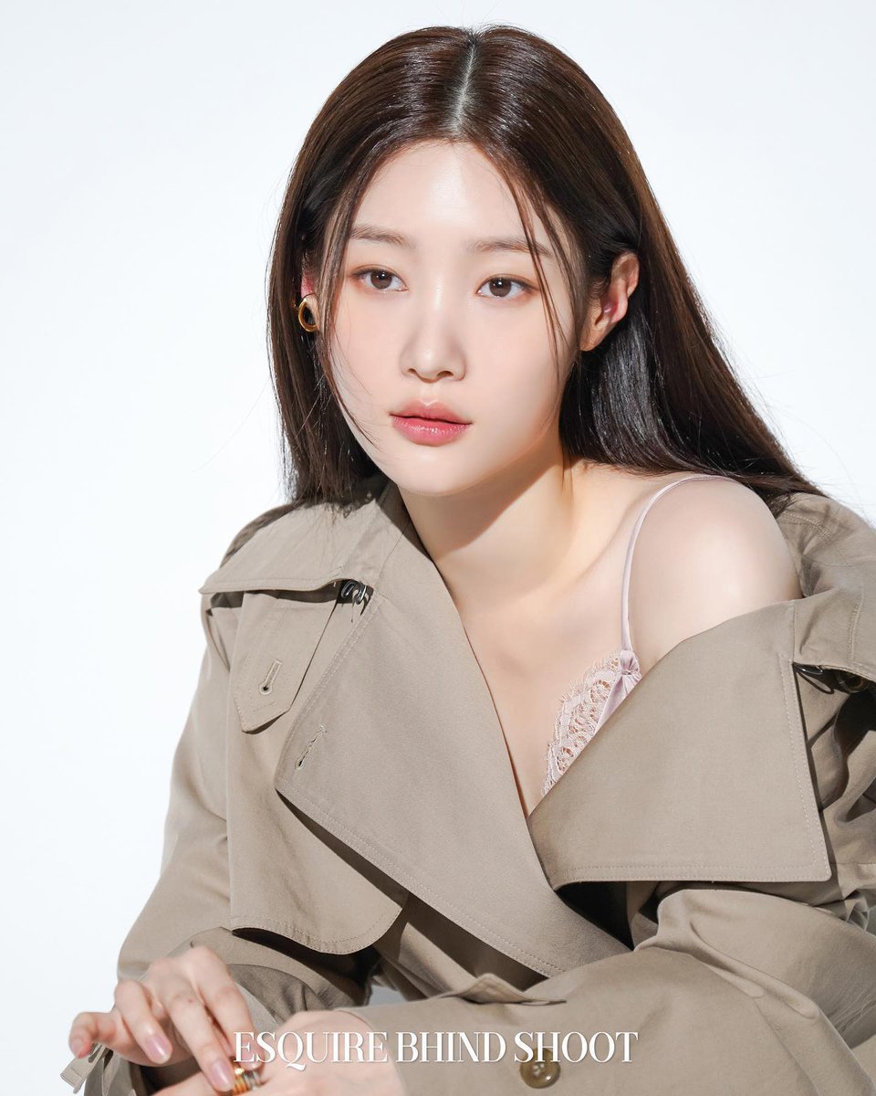 dungchaeyeon's tweet photo. Moreover, her face is a symphony of grace, a masterpiece shaped by the soft touch of moonlight. Each feature carries a quiet strength, as if carved by the whispers of time while her eyes hold the depth of endless skies drawing souls into their boundless mystery. https://t.co/0vjCvxCrIf