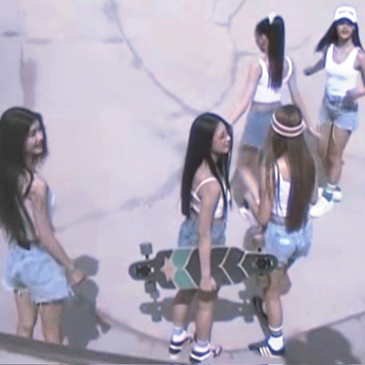 newjimuse's tweet image. NEWJEANS NEVER DIE