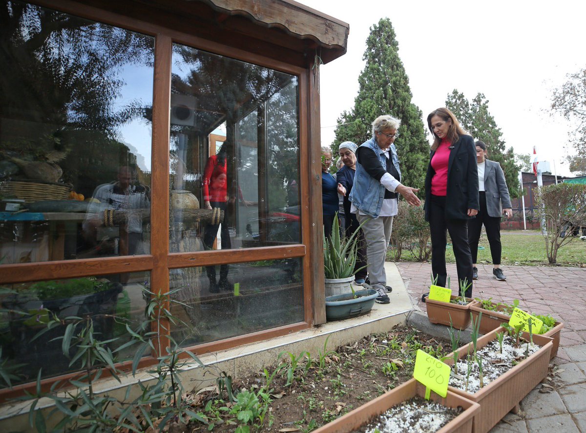 karsiyaka_bel's tweet image. Gıda krizine karşı yürüttüğümüz mücadelemizin önemli bir parçası olan Şehit Muhittin ve Ayşe Dudu Sağıroğlu Yerel Tohum Merkezi’nde, 1800’e yakın yerel tohumu koruma altına aldık. 🌱 

#tohum