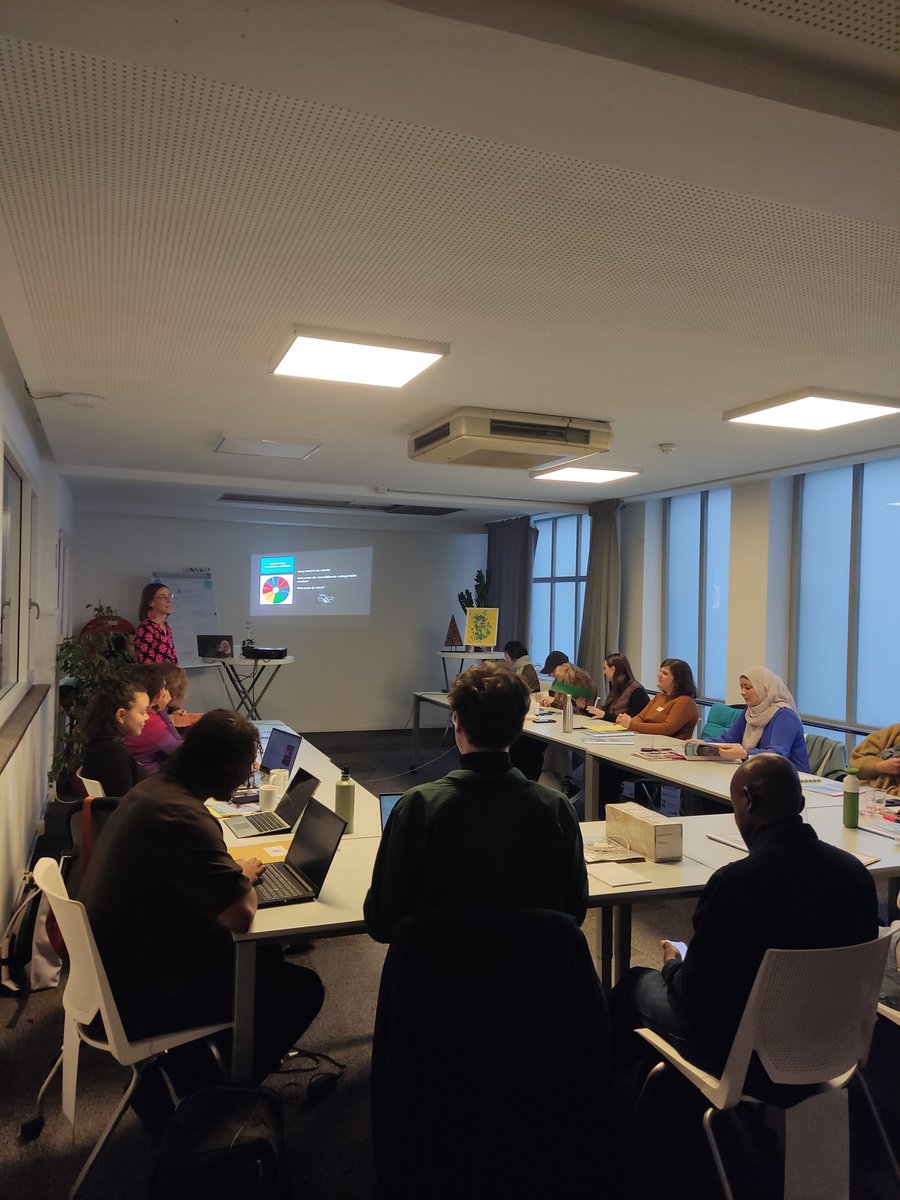 LEVL_be's tweet image. 📸 Nagenieten van de studiedag 'Micro-agressies onder de loep' die we samen met @hih_antiracisme organiseerden! Centraal? Herkenning, impact en aanpak van micro-agressies. Merci aan de organisatoren, deelnemers, vrijwilligers, sprekers om hier zo'n geslaagde dag van te maken 👏