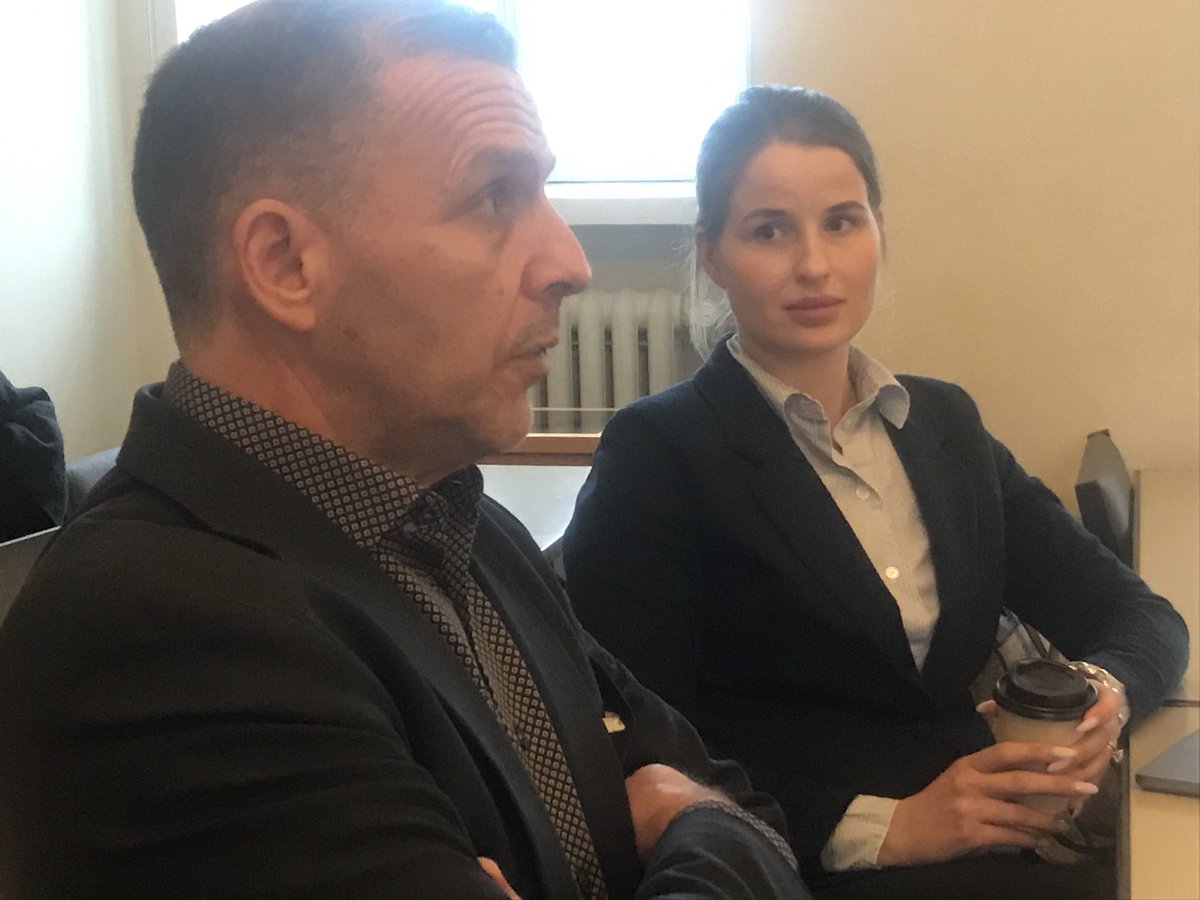 Kooperatiivi ry:n monitieteisessä jatko-opintoseminaarissa Itä-Suomen yliopiston tohtoriopiskelija Leena Boksha esittelee tuottajaosuuskuntien omistajajuuteen liittyvää teemaansa. Sparrarina Turun yliopiston työelämäprofessori, KTT Kari Huhtala. Kiitos Hannes Gebhardin rahasto.