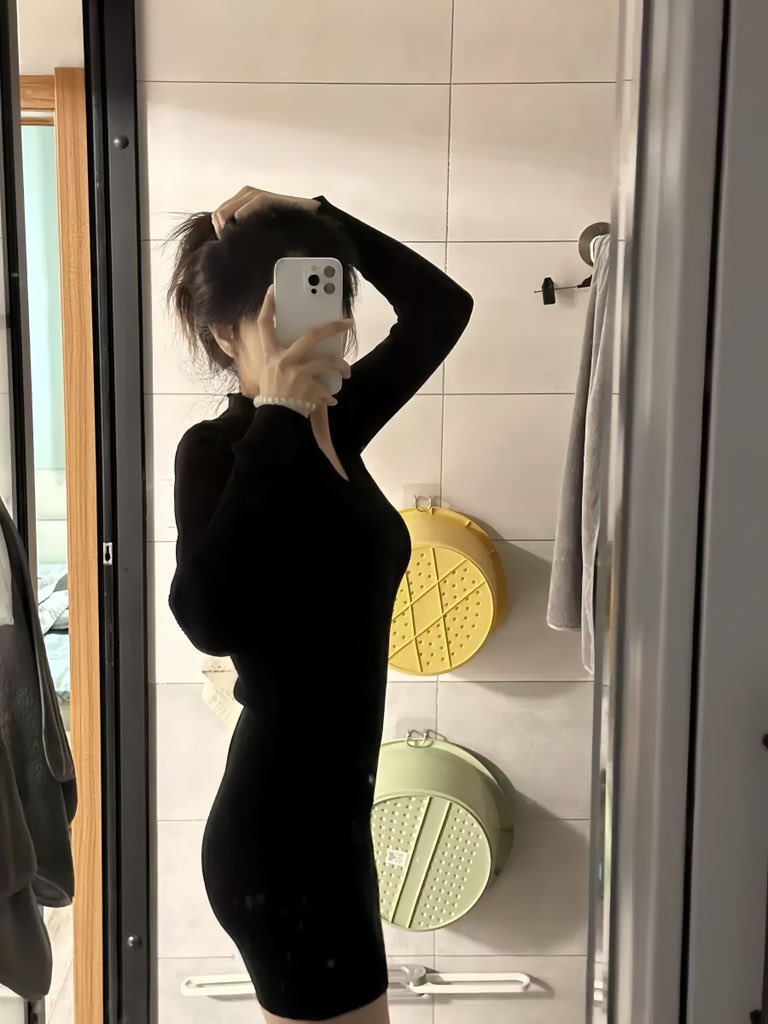 福利姬粥粥分享的黄推图片2 - 网红私拍内容