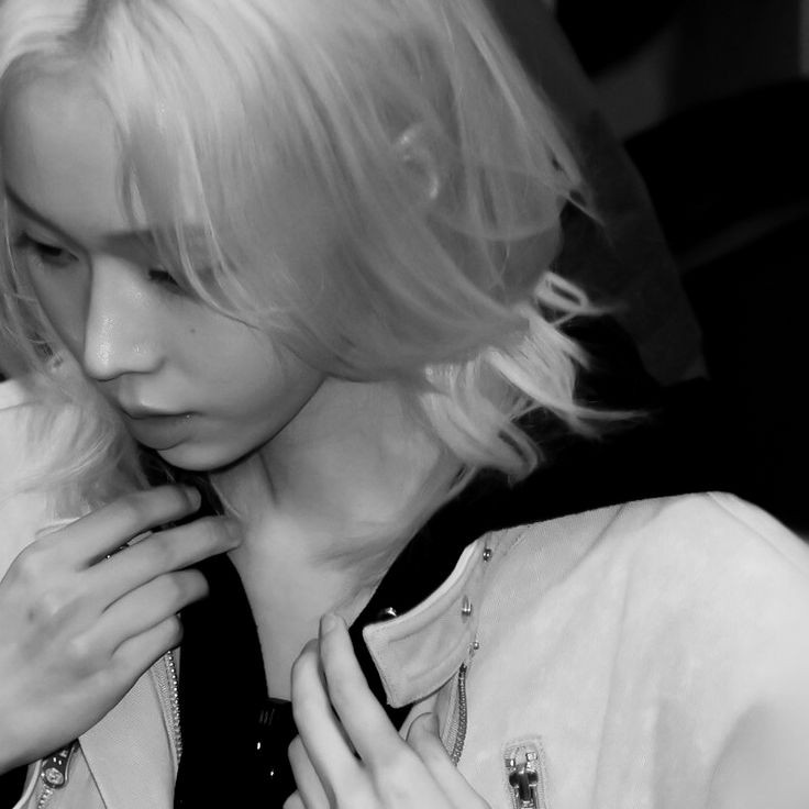 winterpkim's tweet image. ㅤㅤㅤ
She is calm like a water, pretty like a swan and beautiful like the stars in the sky.

I am fire, burning, destroying, passionate and hard like a stone 

That's why the King needs her beautiful Queen
ㅤㅤㅤ