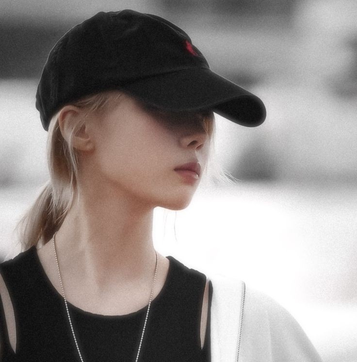 winterpkim's tweet image. ㅤㅤㅤ
She is calm like a water, pretty like a swan and beautiful like the stars in the sky.

I am fire, burning, destroying, passionate and hard like a stone 

That's why the King needs her beautiful Queen
ㅤㅤㅤ