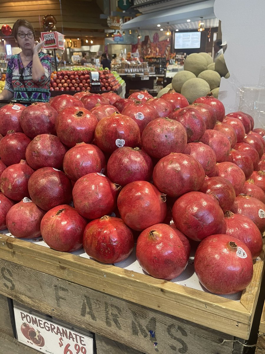 JoySuesie123's tweet photo. Seed to Table in Naples Florida provides a unique shopping experience. They have the Best bakery and produce. Itโs a beautiful store! The bread is amazing! #Trump2024 #winning #lifeisgood #seedtotable https://t.co/IDcBX0eL9E