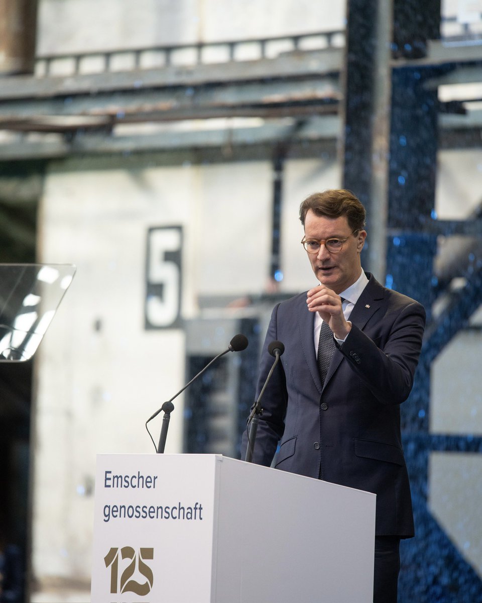 landnrw's tweet photo. Vom Abwasserkanal zum Naturparadies: Ministerpräsident @HendrikWuest würdigt heute in Bochum 125 Jahre #Emschergenossenschaft: Ein Jahrhundertprojekt der Wasserwirtschaft #madeinNRW, das eine ganze Region nachhaltig geprägt hat und von dem das Landbis heute profitiert. #TeamNRW https://t.co/8rwX42O3kO
