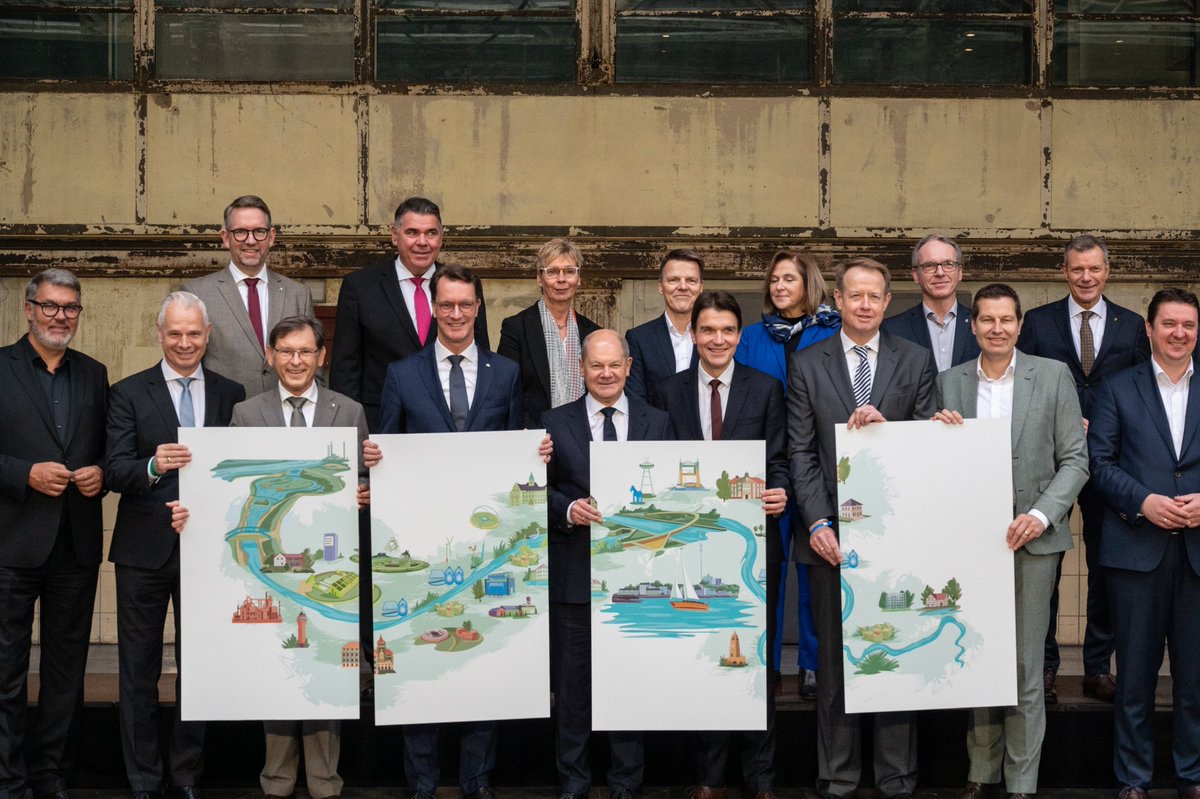 landnrw's tweet photo. Vom Abwasserkanal zum Naturparadies: Ministerpräsident @HendrikWuest würdigt heute in Bochum 125 Jahre #Emschergenossenschaft: Ein Jahrhundertprojekt der Wasserwirtschaft #madeinNRW, das eine ganze Region nachhaltig geprägt hat und von dem das Landbis heute profitiert. #TeamNRW https://t.co/8rwX42O3kO