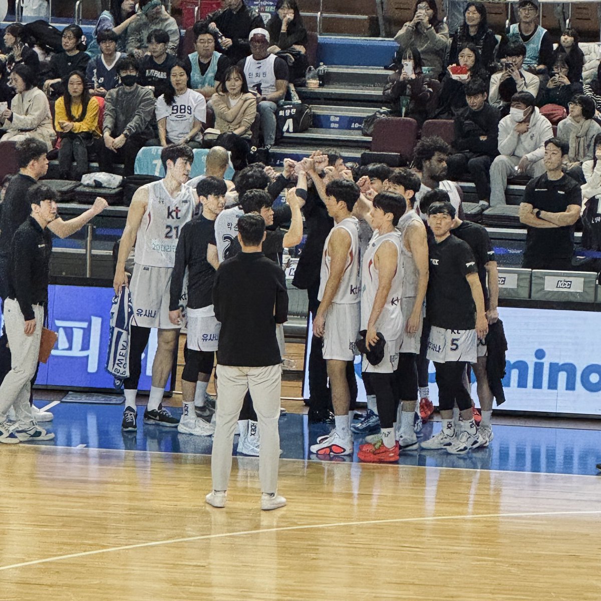bbb0o_'s tweet photo. 직관 오랜만인데 승요까지 👏👏 붐자님들 수고햇다 https://t.co/n4rLKYxPDB
