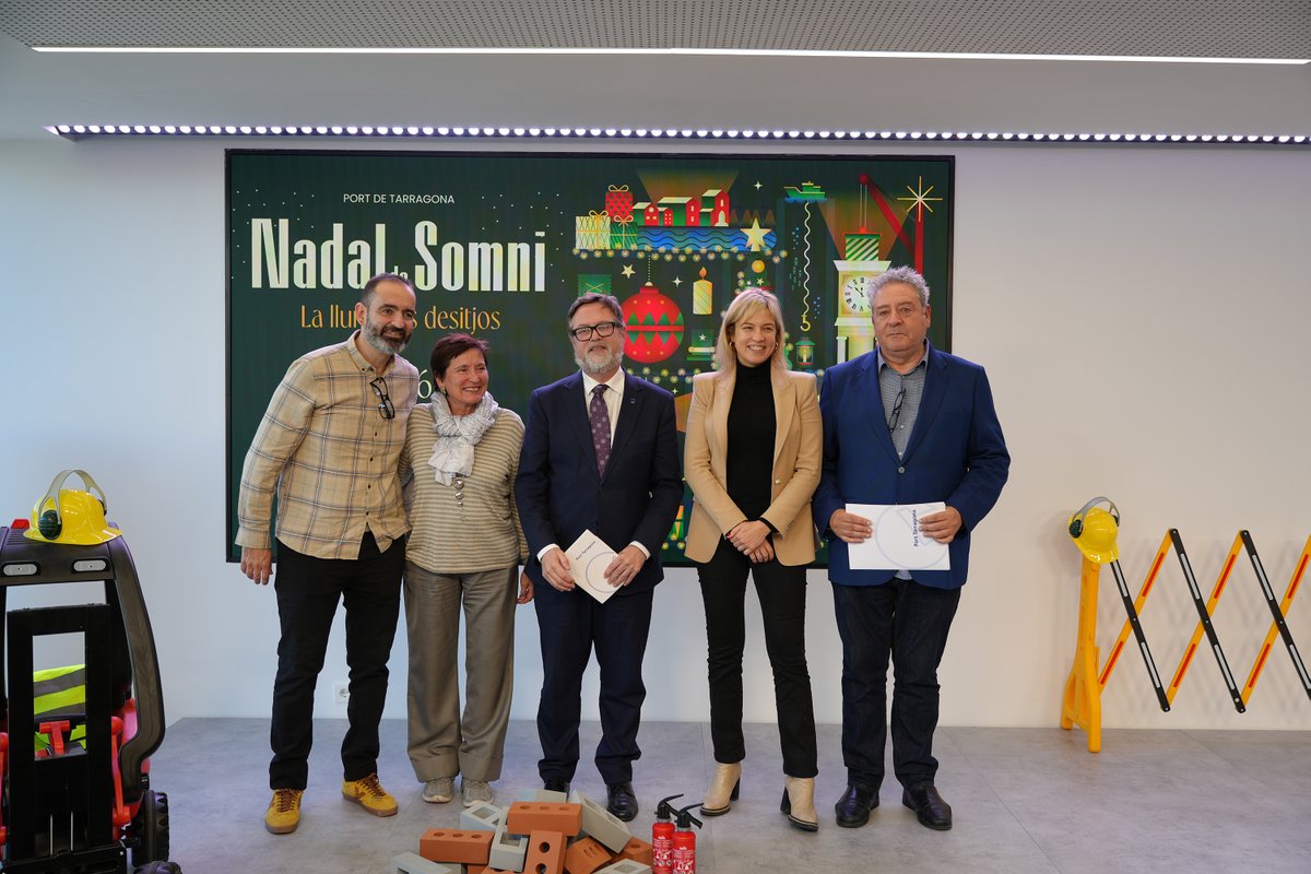 PortTarragona's tweet photo. PREMSA | #PortTarragona omple el Moll de Costa amb la ‘Llum dels Desitjos’ per a un ‘Nadal de Somni’
🌲La programació nadalenca del Port de Tarragona inclou més de 60 activitats i espectacles fins el 6 de gener de 2025
📎https://t.co/lSniRZOyr0 https://t.co/1yf9s6MeWg