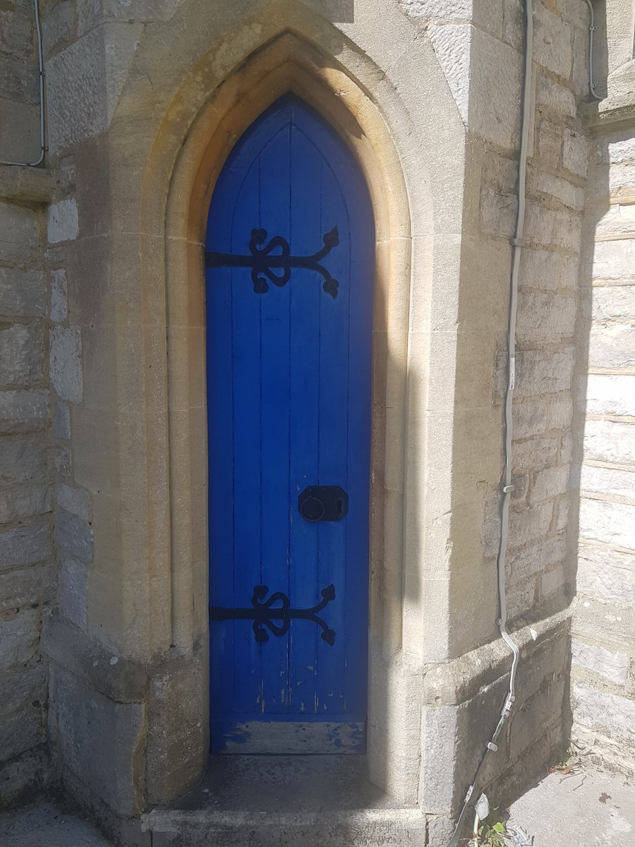 TheHistoryMouse's tweet photo. True to form #TinyDoor (and this really is proper tiny) to the stair turret of #StPeterAndStPaulRingwood #Hampshire sporting the signature blue of the church. It growing on Mouse slowly. Double pointed arch cavetto outer, ovolo inner #AdoorableThursday https://t.co/7od351hCxi