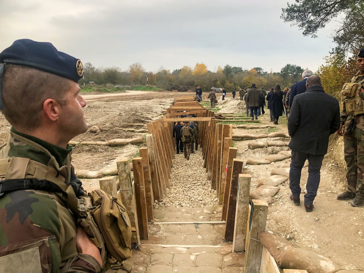 Naija_PR's tweet photo. US has urged Ukraine to “consider lowering the age of military service from 25 to 18 years", as the country was not mobilising or training enough new soldiers to replace those killed in action https://t.co/XkaEB1TC1T