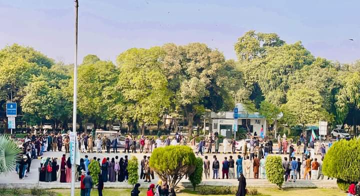 jamiat_pu_'s tweet photo. “طلبہ یونین بحال کرو”
 جامعہ پنجاب میں"احتجاجی واک" کا انعقاد کیا گیا، 
جس میں ناظم اسلامی جمعیت طلبہ جامعہ پنجاب برادر حافظ انعام الرحمٰن نے طلبہ یونین کی اہمیت کےحوالے سے خطاب کیا.

 #StudentUnionElection #StudentUnion #Students #𝐂𝐨𝐧𝐝𝐮𝐜𝐭𝐔𝐧𝐢𝐨𝐧𝐄𝐥𝐞𝐜𝐭𝐢𝐨𝐧 https://t.co/DAJaUtJe2M