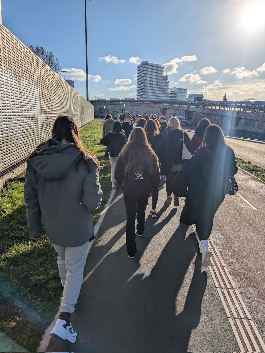 Mrs Thomas tweet media