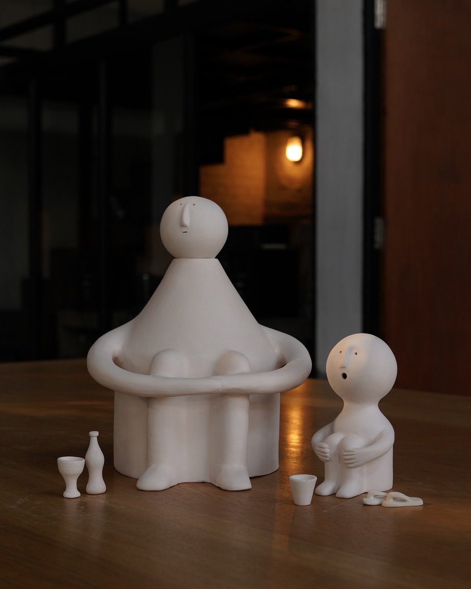 claymen_'s tweet photo. Hope, shared in silence, looking ahead together—keeping eachother company. https://t.co/TPtTZSyrkT