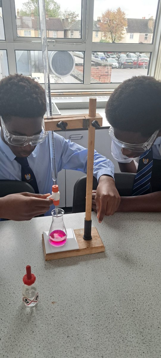 10A1 putting their practical skills to the test with titrations last week! <a href="/DartfordGS/">Dartford Grammar</a> <a href="/DrCourtDGS/">Dr Court</a>