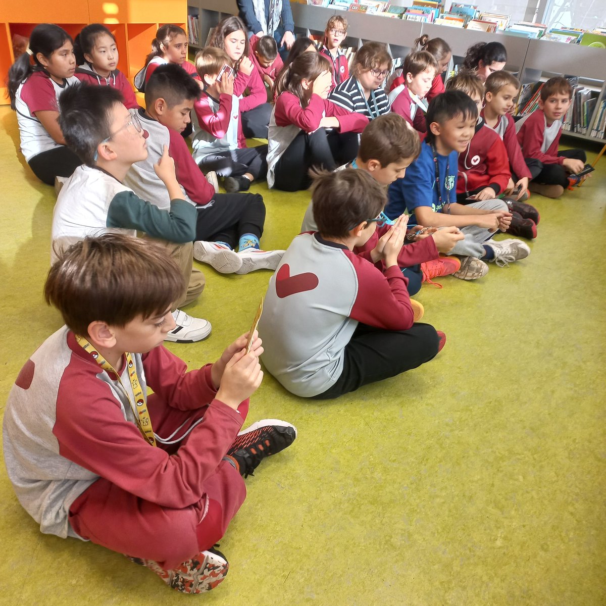 ImmaVedruna's tweet photo. #4tPRIM visita la Biblioteca de la Sagrada Família i coneix el projecte @WonderPonderCAT (filosofia per infants) https://t.co/lh4B5HlvcG