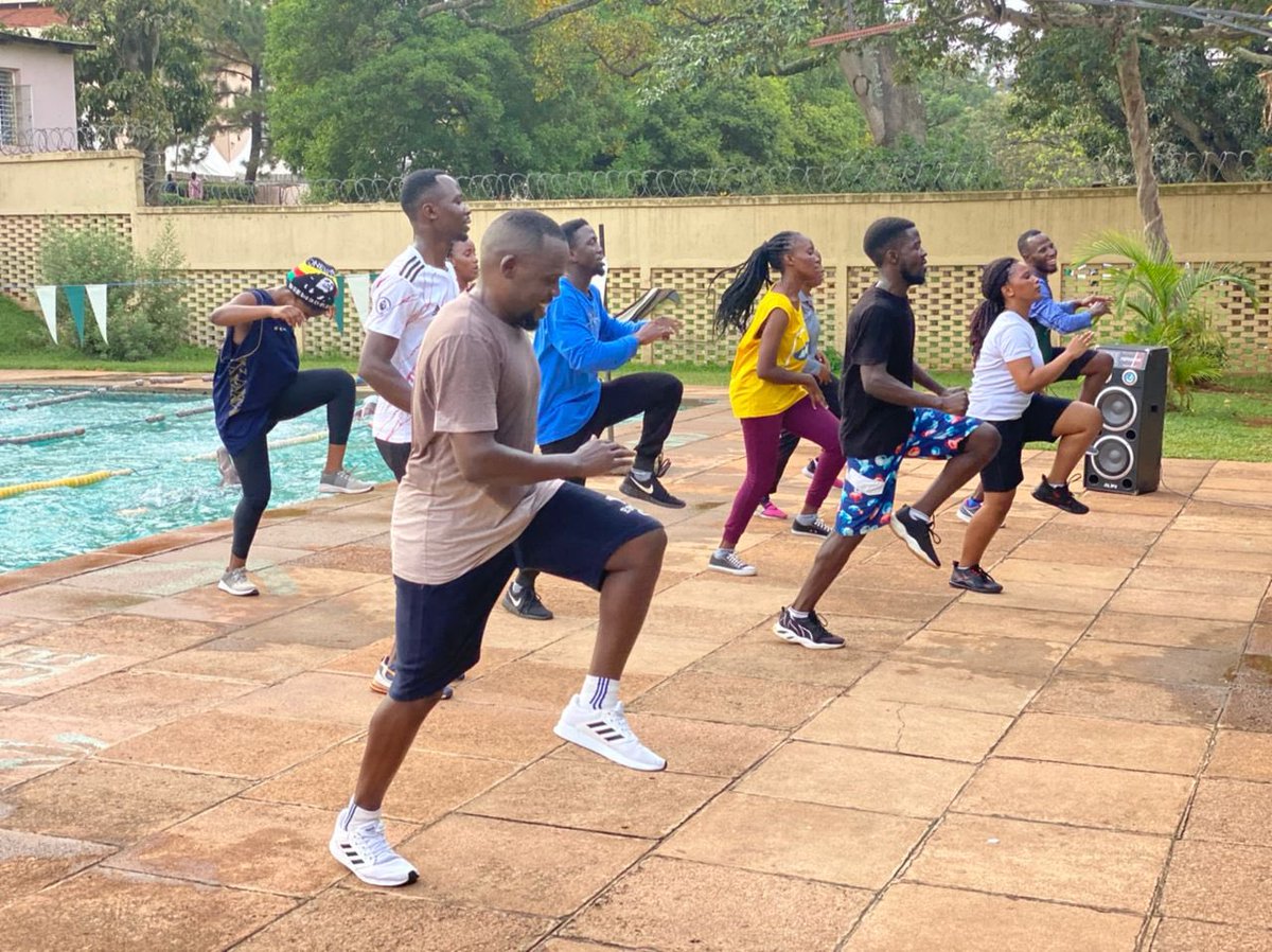 teksportsrcf's tweet image. A lovely evening to you all

Please get that body to move. Studies are beginning to show that even 5 minutes of #PhysicalActivity could have some good results 

#ActiveLiving #LetsBeActive #KeepItAtTekSports