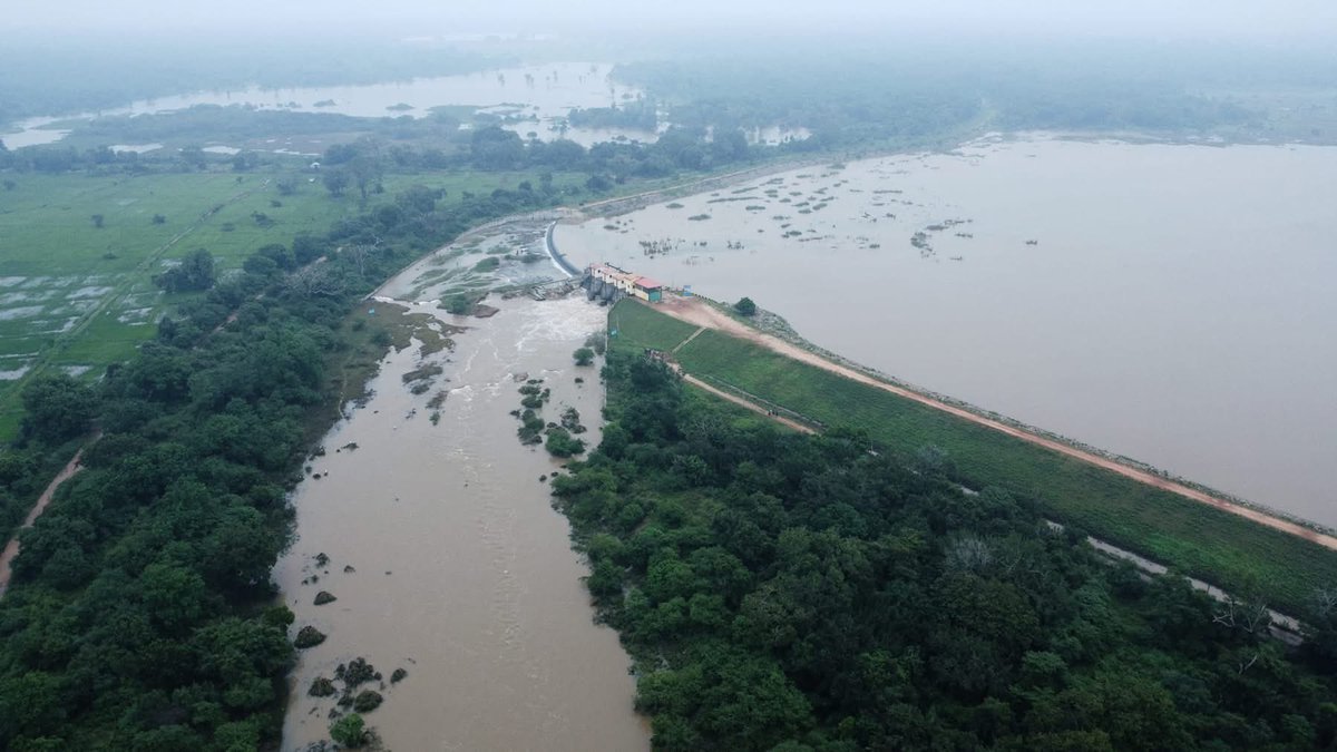 Nochchimodai's tweet photo. Bird Eye View of Parangi Aru also known as Peraru at Nochchimoddai
#nochchimoddai #srilanka #flood #vavuniya https://t.co/xVPhg61pcG