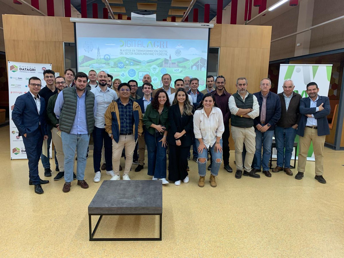 IICA_Europa's tweet photo. #BecasIICA 👨‍🎓👩‍🎓
Valery Cubero 🇨🇷 y Juan Rubén Julca 🇵🇪 son dos estudiantes que @IICAnoticias ha becado para cursar la 7ma edición 2024-2025 del @DigitalAgriUCO 😊 @ETSIAMCordoba

Conversamos con ellos para conocer su primeras impresiones en Córdoba 😍👇
https://t.co/nxkhErddlV https://t.co/NEt6xY9ApN