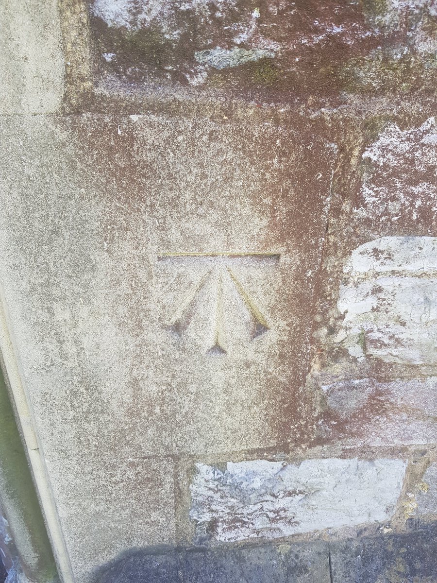TheHistoryMouse's tweet image. Now that what Mouse like to see. An #OSbenchmark and an authentic looking headstop #StPeterAndStPaulRingwood #Hampshire