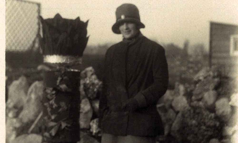Glucksman Spec Coll (@ul_speccoll) on Twitter photo Advent Calendar Day 10: Photographs (c.1920) of Lisalie & Odo Russell with an extremely impressive Christmas cracker from the Armstrong collection!
Check specialcollections.ul.ie/advent-calenda… each day for new images & subscribe to our blog! #AdventCalendar <a href="/ARAIreland/">ARA Ireland</a> <a href="/ULLibrary/">Glucksman Library</a> <a href="/UL/">University Of Limerick</a>🎄 Advent Calendar Day 10: Photographs (c.1920) of Lisalie & Odo Russell with an extremely impressive Christmas cracker from the Armstrong collection!
Check specialcollections.ul.ie/advent-calenda… each day for new images & subscribe to our blog! #AdventCalendar <a href="/ARAIreland/">ARA Ireland</a> <a href="/ULLibrary/">Glucksman Library</a> <a href="/UL/">University Of Limerick</a>🎄