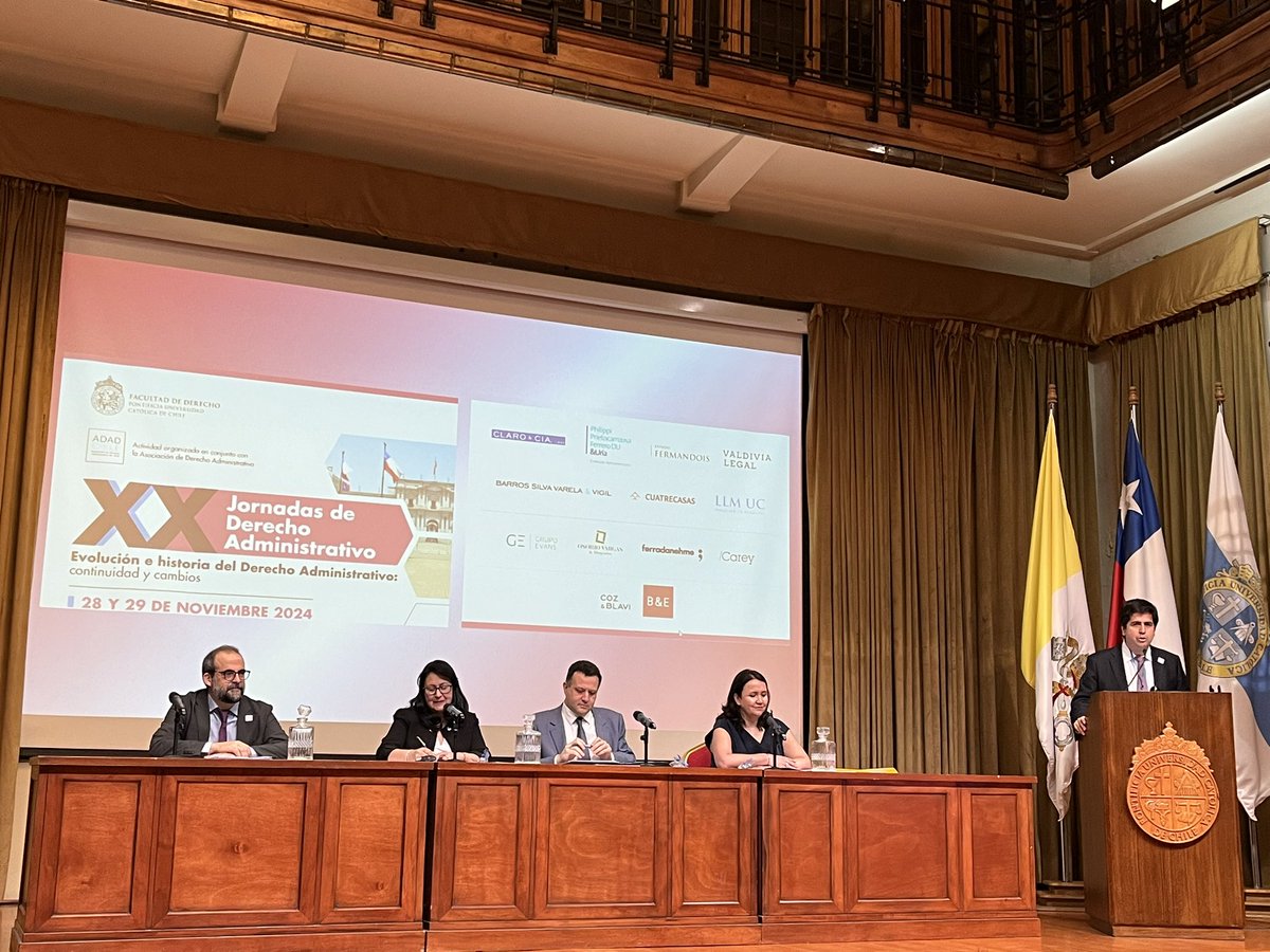 Iniciando las XX Jdas de Derecho Admininstrativo ADAD <a href="/AdadChile/">ADAD - Chile</a> en <a href="/derechouc/">Facultad Derecho UC</a>