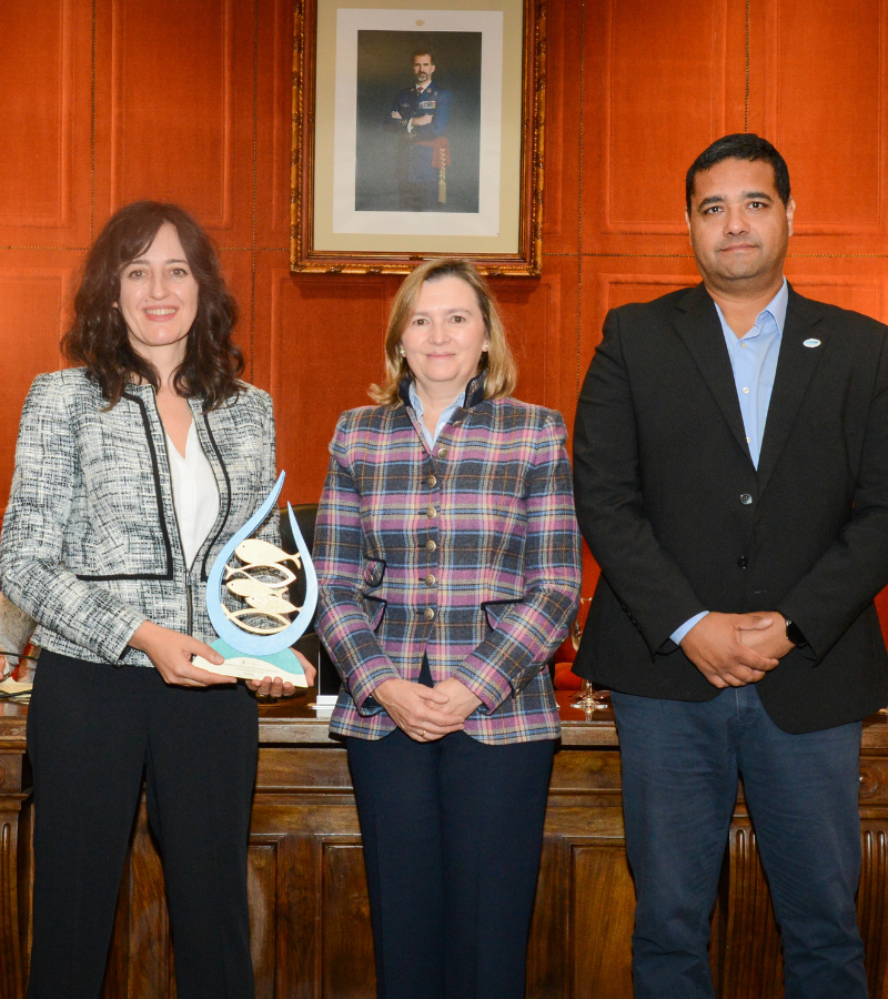 gobmapa's tweet photo. La secretaria general de #Pesca destaca la importancia del vínculo entre la ciencia y el sector de la #acuicultura.

Hoy, en el acto de entrega de los premios #Jacumar.

https://t.co/r6SgP5Tqgz https://t.co/A4A6TfGOFF