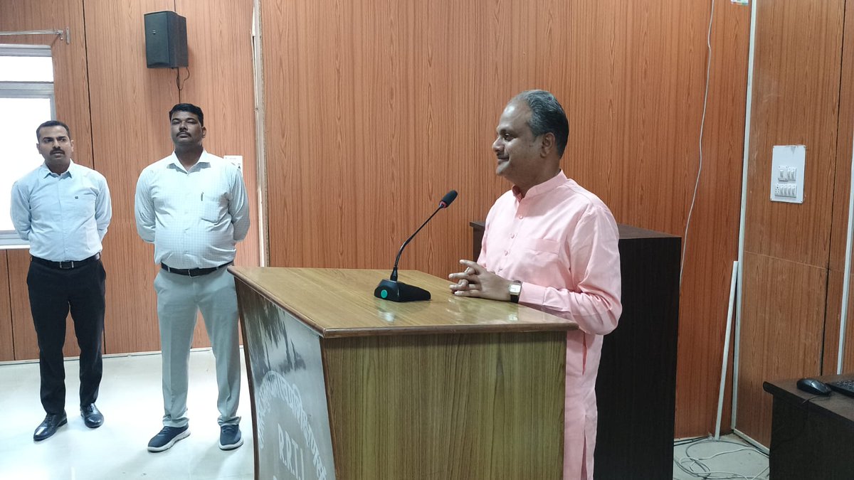 HemantMeenaBJP's tweet photo. आज अजमेर के आरआरटीआई सभागार में आरटीएस के 31 वें बैच के तहत आधारभूत प्रशिक्षण प्राप्त कर रहे आरटीएस प्रशिक्षु अधिकारियों को संबोधित किया। https://t.co/azUIKAjnb1