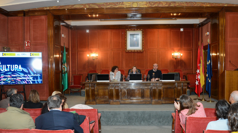 gobmapa's tweet photo. La secretaria general de #Pesca destaca la importancia del vínculo entre la ciencia y el sector de la #acuicultura.

Hoy, en el acto de entrega de los premios #Jacumar.

https://t.co/r6SgP5Tqgz https://t.co/A4A6TfGOFF
