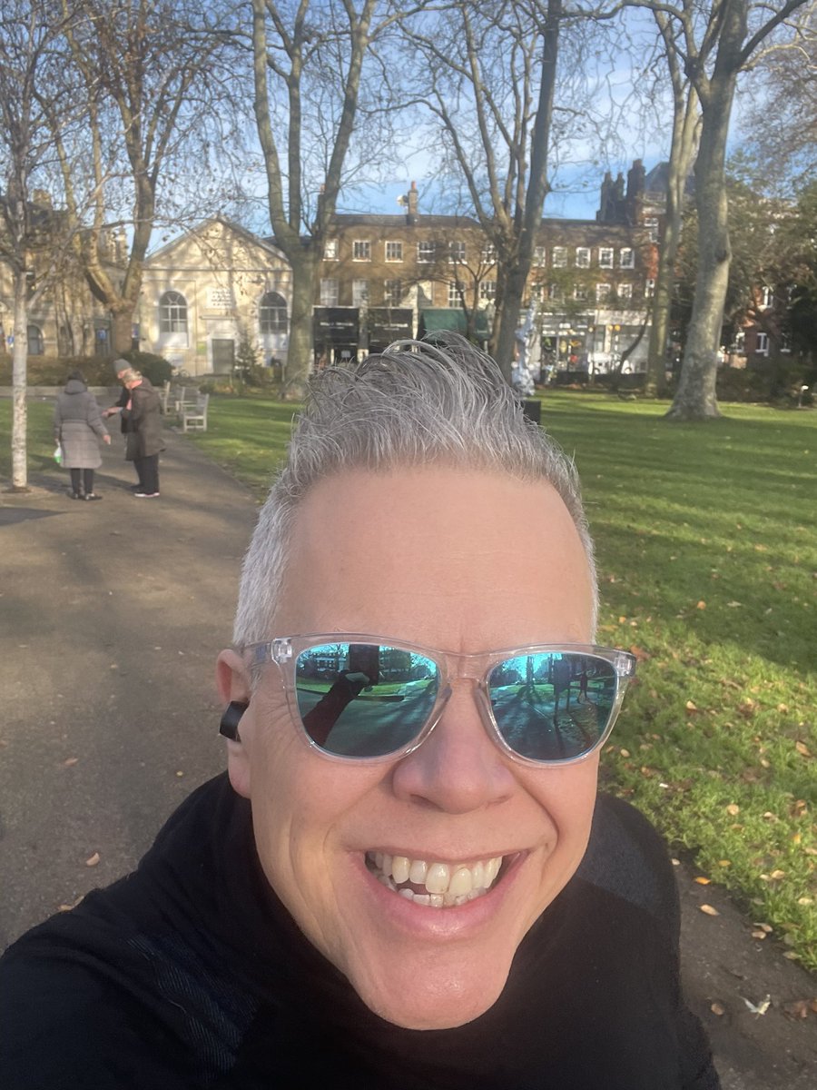DeeringRob's tweet photo. A glorious yet everyday run round my hood in the crispy sunshine, listening to fantastic, inspiring music - specifically, as I took this pic, the opening title theme from Midnight Run. #ThisIs52 https://t.co/Cy6aSsmMMH