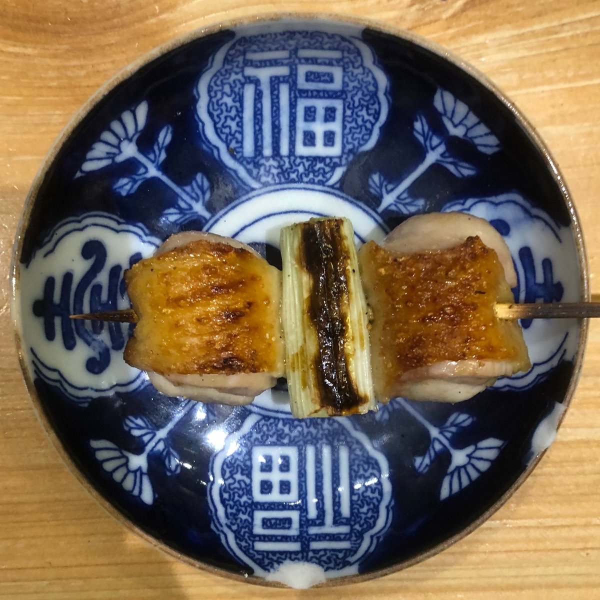 329Iwamoto's tweet photo. ・
・

〈 鶏と肴 フルヤ 〉で

〈 焼きとり 〉ば

個数限定

ソリレスやら銀皮やら抱き身、ふりそでやら

何ば食べても

バリうま　(b'3`*)

#鶏と肴フルヤ #焼鳥 #福岡

・ https://t.co/CrFONTQJKq