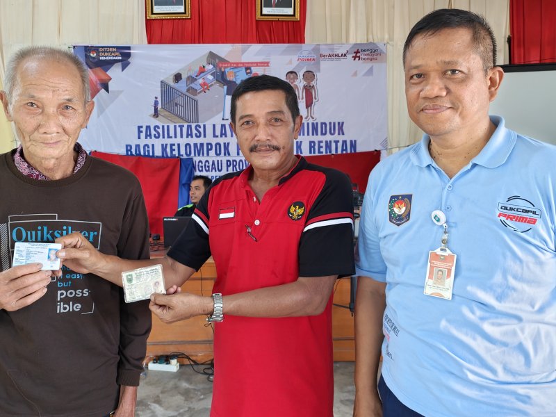 OctaaPratama's tweet image. Dukcapil Hadir di Perbatasan Entikong: Layani Adminduk Warga Rentan di Daerah 3T

dukcapil.kemendagri.go.id/blog/read/dukc…

#Dukcapil #Prima