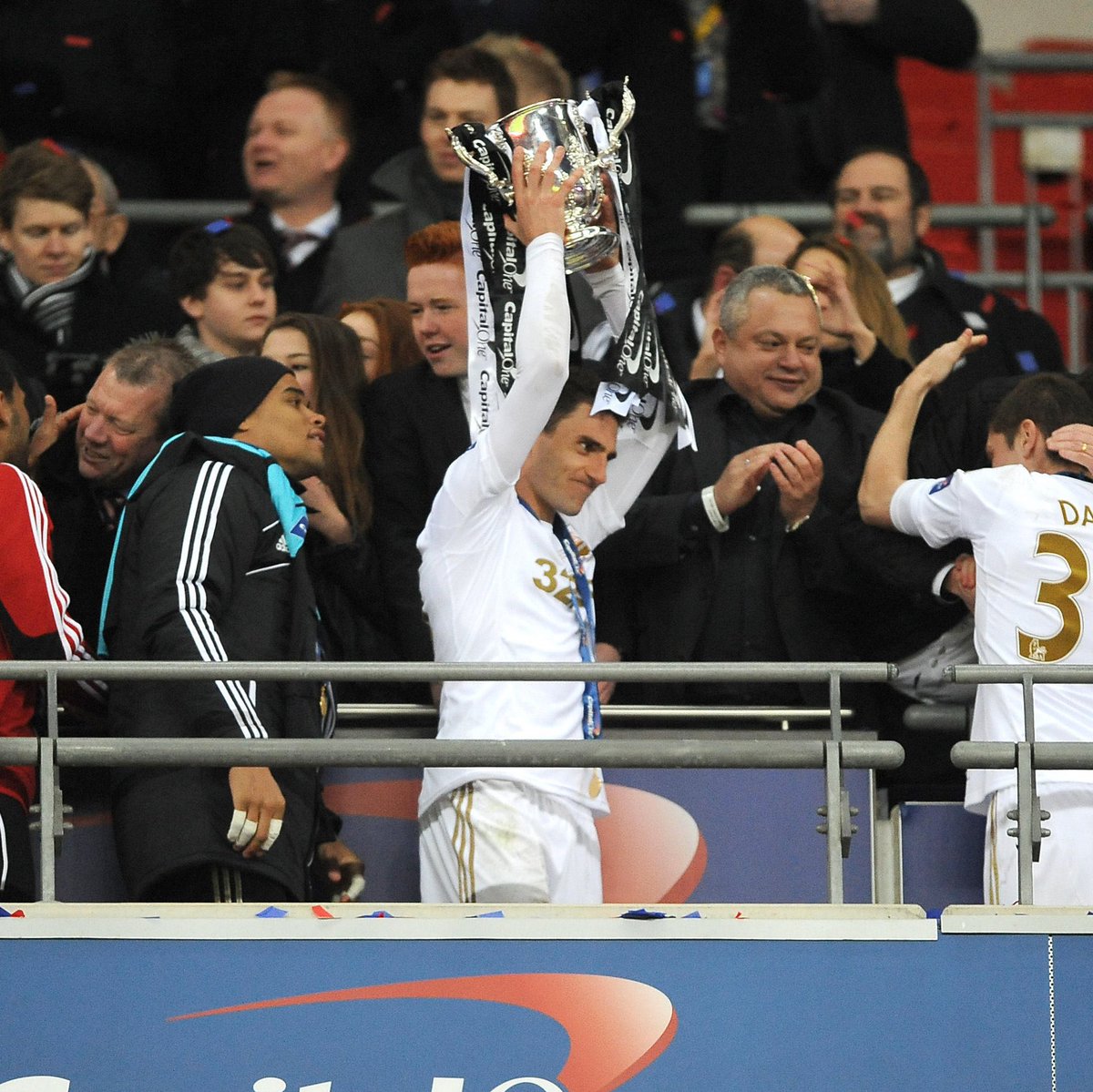 swanstrust's tweet image. Happy birthday Angel Rangel 🎉🥳🎂

#YJB #JackArmy #Swansea

📸: @athenapics